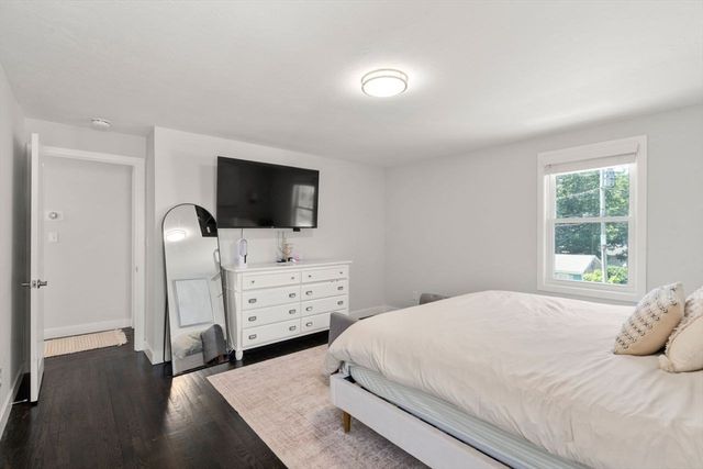 9 Beach Rd, Pembroke, MA 02359