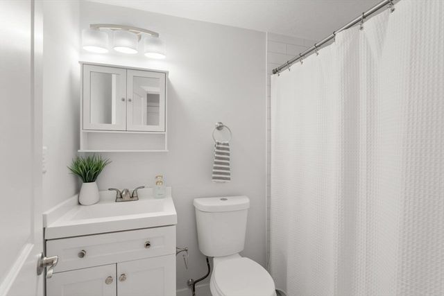 9 Beach Rd, Pembroke, MA 02359