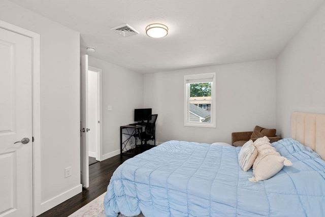 9 Beach Rd, Pembroke, MA 02359