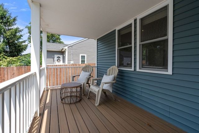 9 Beach Rd, Pembroke, MA 02359