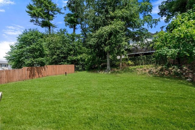 9 Beach Rd, Pembroke, MA 02359