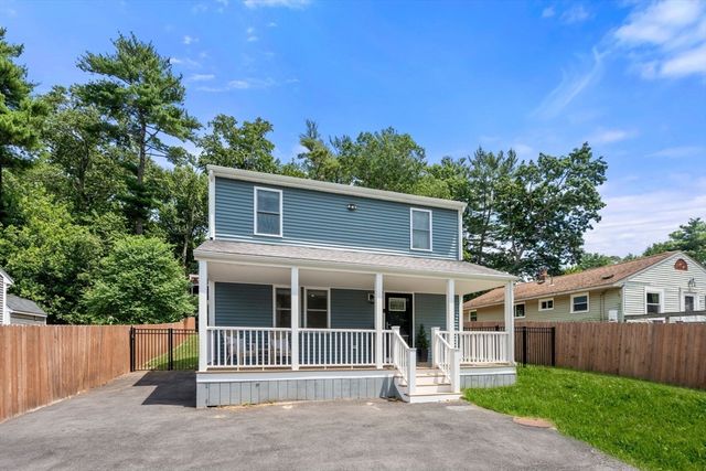 9 Beach Rd, Pembroke, MA 02359