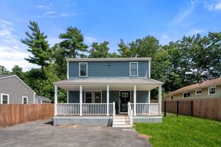 9 Beach Rd, Pembroke, MA 02359