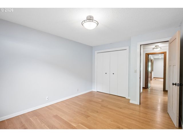 33670 MCKENZIE VIEW Dr, Eugene, OR 97408