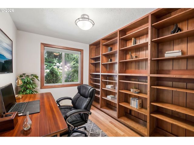 33670 MCKENZIE VIEW Dr, Eugene, OR 97408