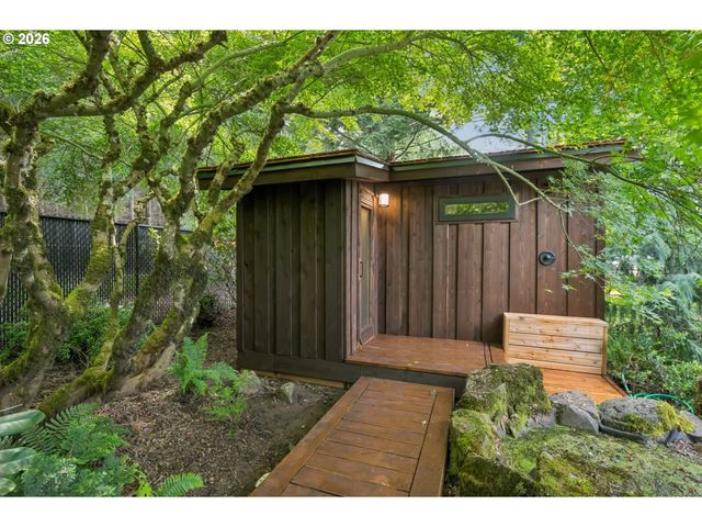 33670 MCKENZIE VIEW Dr, Eugene, OR 97408