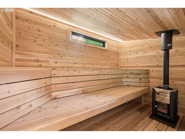 33670 MCKENZIE VIEW Dr, Eugene, OR 97408