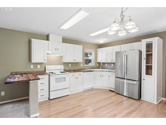 33670 MCKENZIE VIEW Dr, Eugene, OR 97408