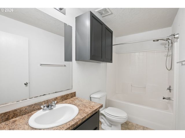 33670 MCKENZIE VIEW Dr, Eugene, OR 97408