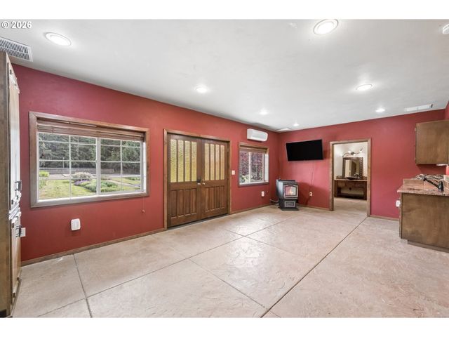 33670 MCKENZIE VIEW Dr, Eugene, OR 97408