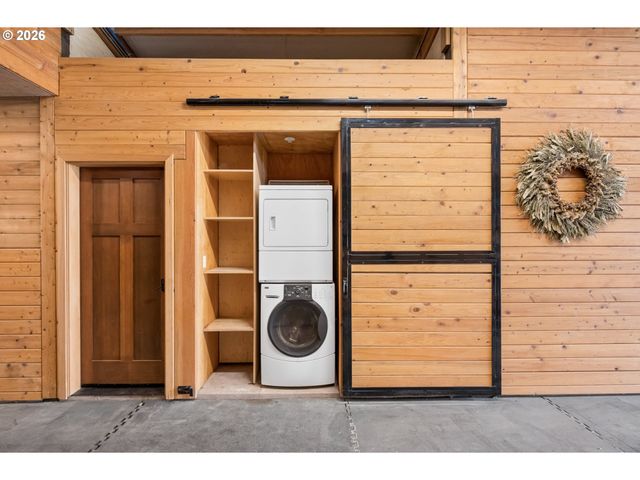 33670 MCKENZIE VIEW Dr, Eugene, OR 97408
