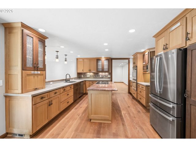 33670 MCKENZIE VIEW Dr, Eugene, OR 97408