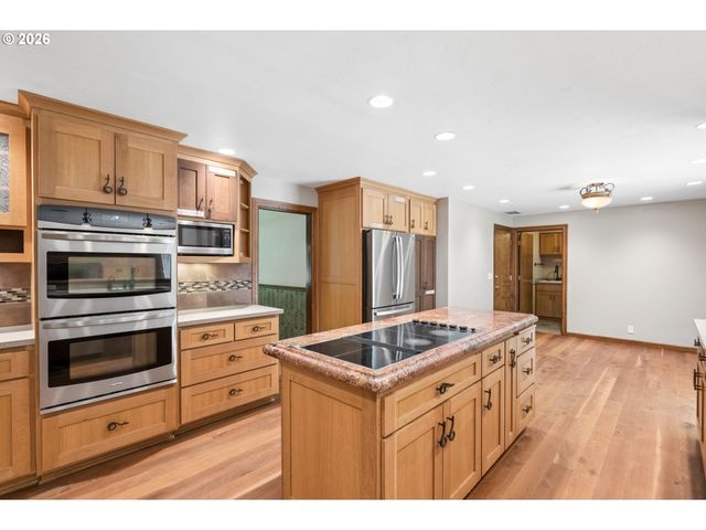 33670 MCKENZIE VIEW Dr, Eugene, OR 97408