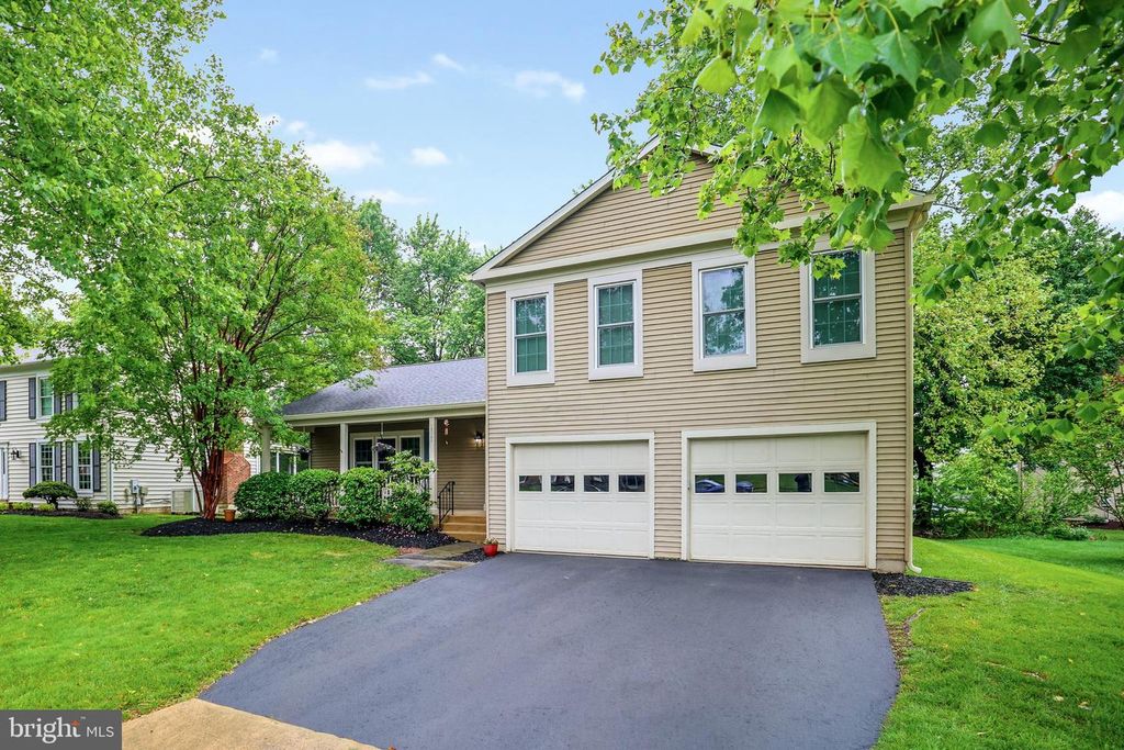 12755 FLAT MEADOW LN, Herndon, VA 20171