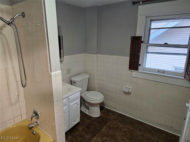 1098 Big Falls Avenue, Akron, OH 44310