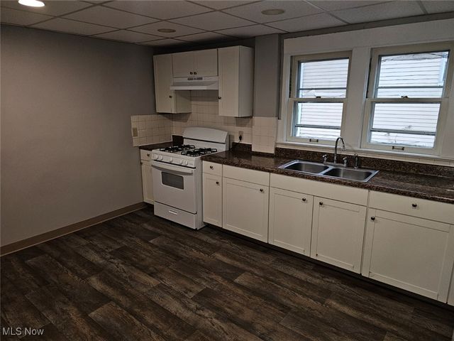 1098 Big Falls Avenue, Akron, OH 44310