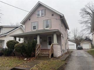 1098 Big Falls Avenue, Akron, OH 44310