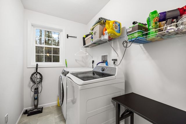 48 Walnut St, Douglas, MA 01516