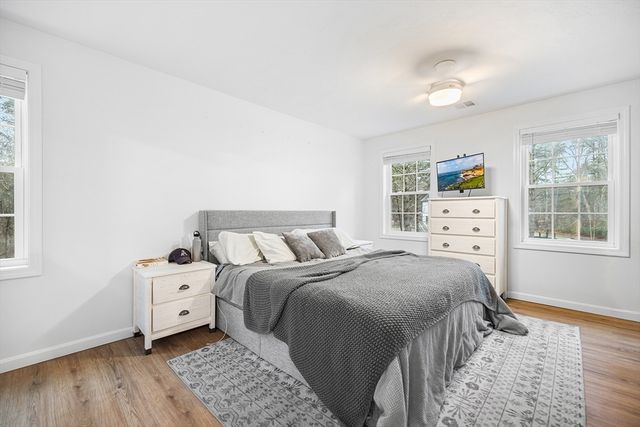 48 Walnut St, Douglas, MA 01516