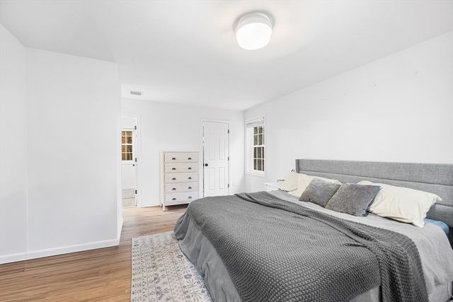 48 Walnut St, Douglas, MA 01516