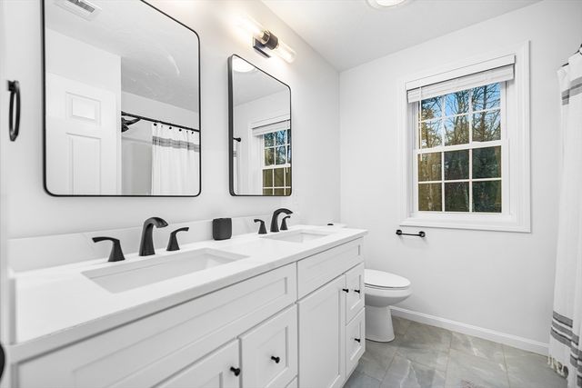 48 Walnut St, Douglas, MA 01516