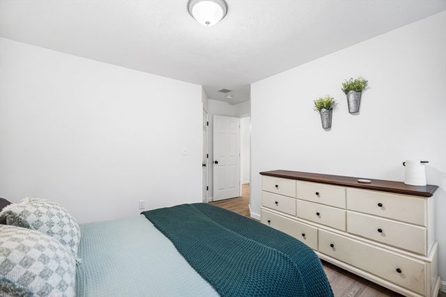 48 Walnut St, Douglas, MA 01516