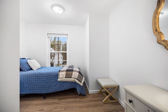 48 Walnut St, Douglas, MA 01516