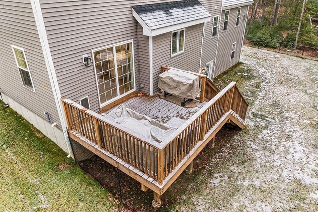 48 Walnut St, Douglas, MA 01516