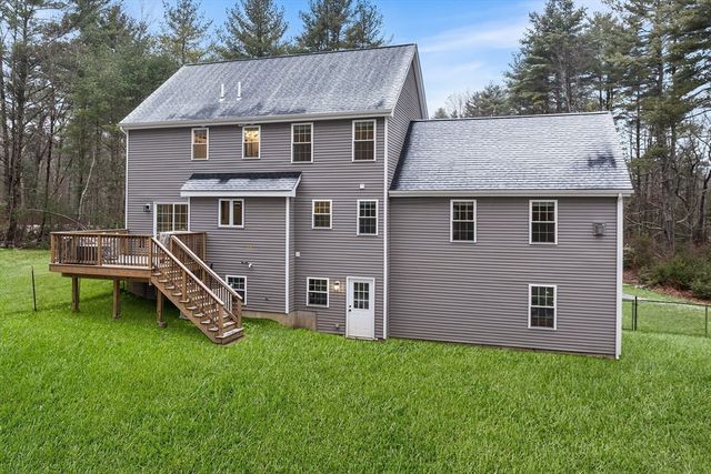 48 Walnut St, Douglas, MA 01516