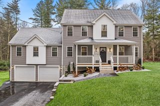 48 Walnut St, Douglas, MA 01516