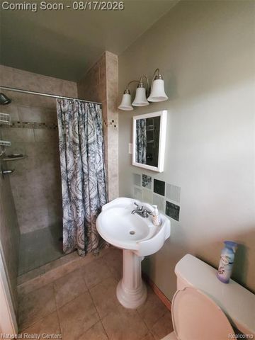 23560 Church Street, Oak Park, MI 48237