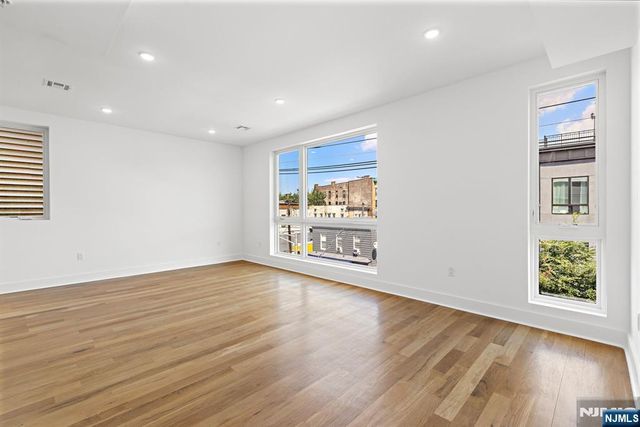 1001 Summit Avenue 3, Jersey City, NJ 07307