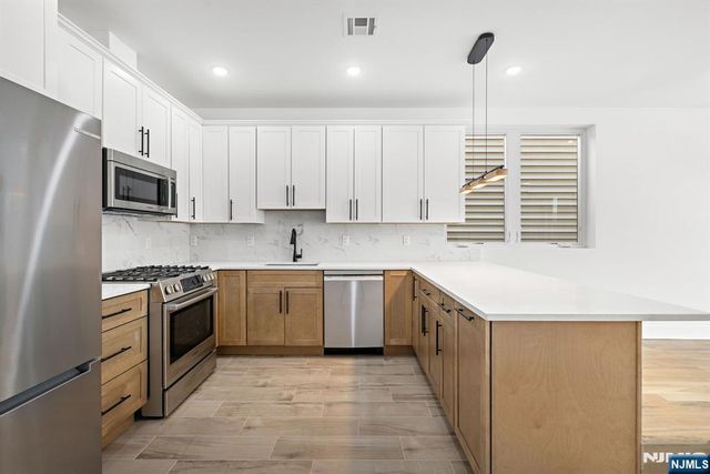 1001 Summit Avenue 3, Jersey City, NJ 07307