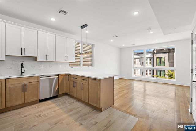1001 Summit Avenue 3, Jersey City, NJ 07307