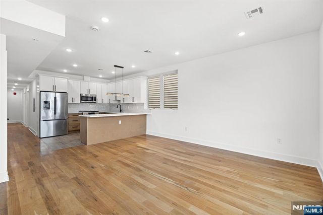 1001 Summit Avenue 3, Jersey City, NJ 07307