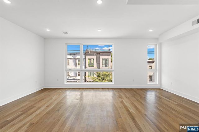1001 Summit Avenue 3, Jersey City, NJ 07307
