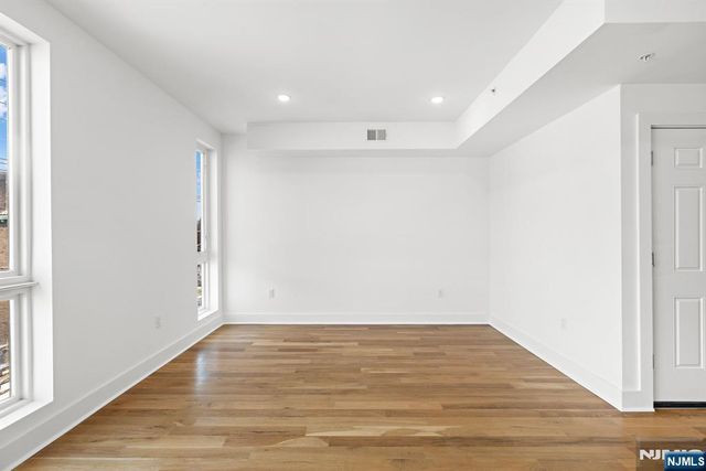 1001 Summit Avenue 3, Jersey City, NJ 07307