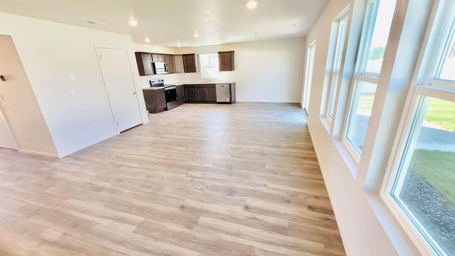 1574 E A St, Deer Park, WA 99006