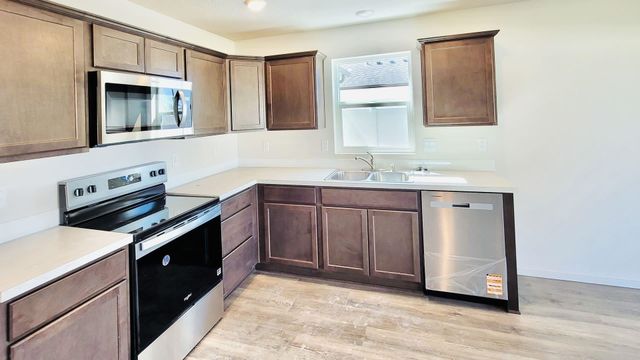 1574 E A St, Deer Park, WA 99006