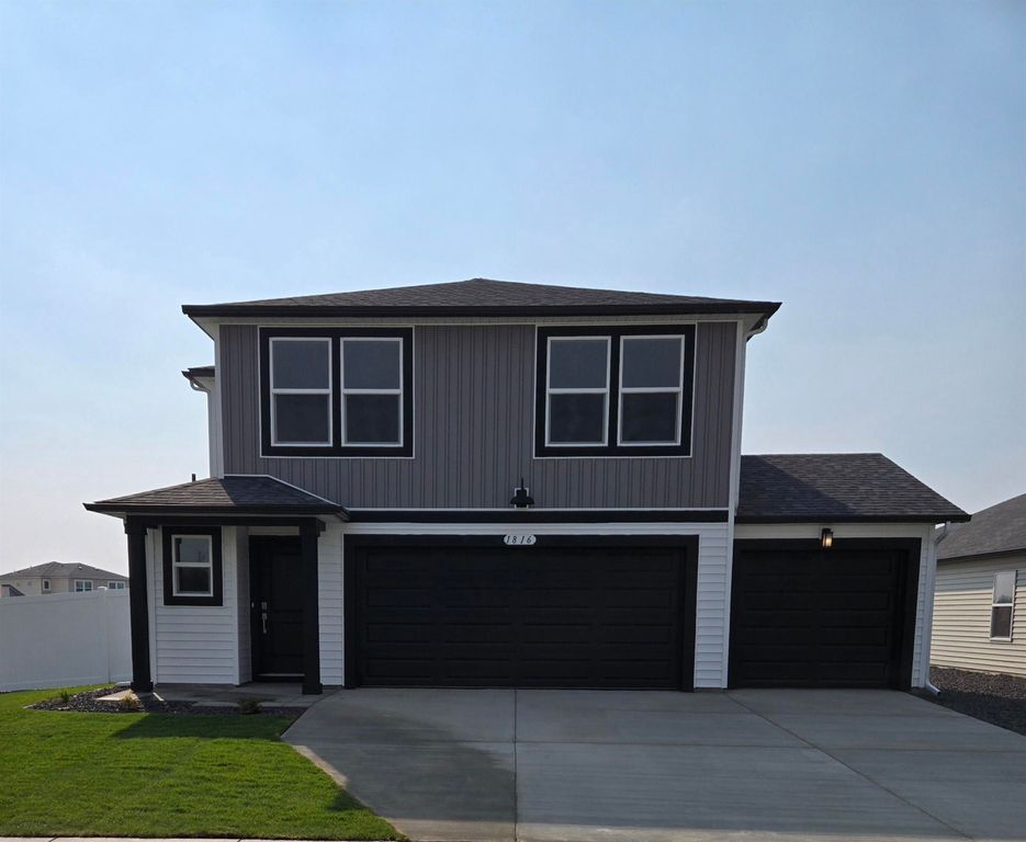 1574 E A St, Deer Park, WA 99006