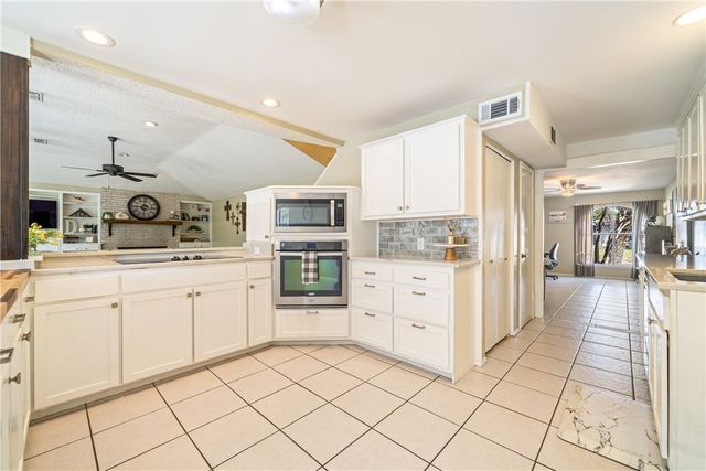 120 Chiltipin Dr, Portland, TX 78374