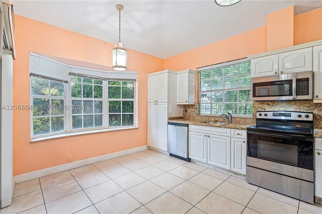 2204 SW 142nd Ct, Miami, FL 33175