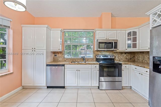 2204 SW 142nd Ct, Miami, FL 33175