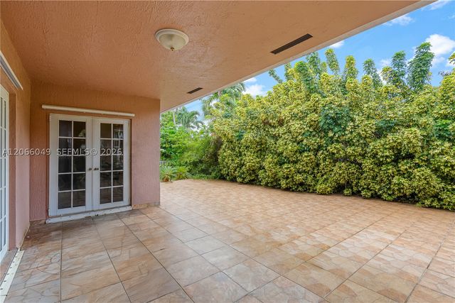 2204 SW 142nd Ct, Miami, FL 33175