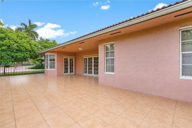 2204 SW 142nd Ct, Miami, FL 33175