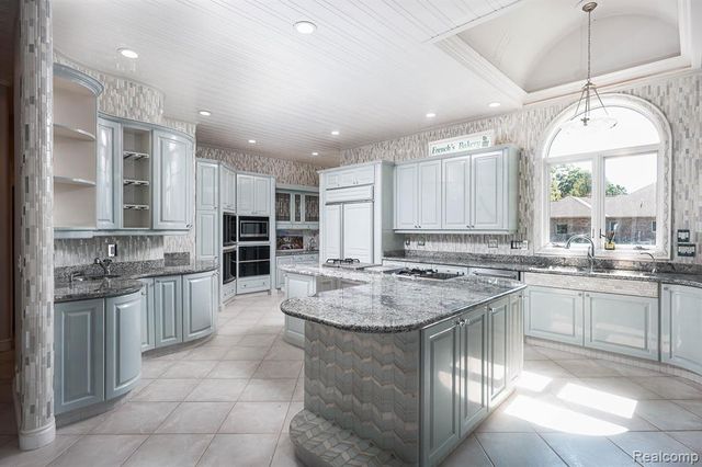 68373 Lake Angela Pointe, Richmond, MI 48062