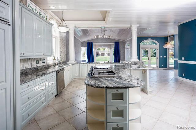 68373 Lake Angela Pointe, Richmond, MI 48062