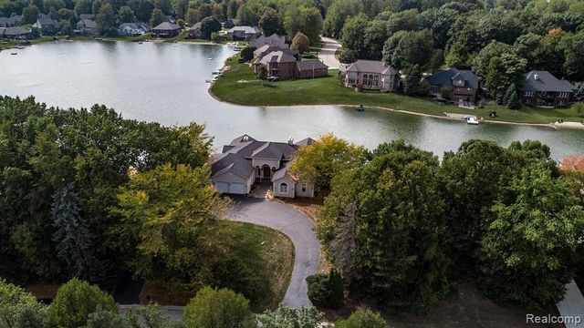 68373 Lake Angela Pointe, Richmond, MI 48062