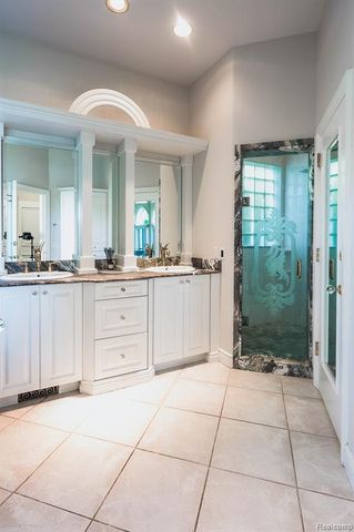 68373 Lake Angela Pointe, Richmond, MI 48062