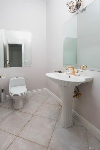68373 Lake Angela Pointe, Richmond, MI 48062